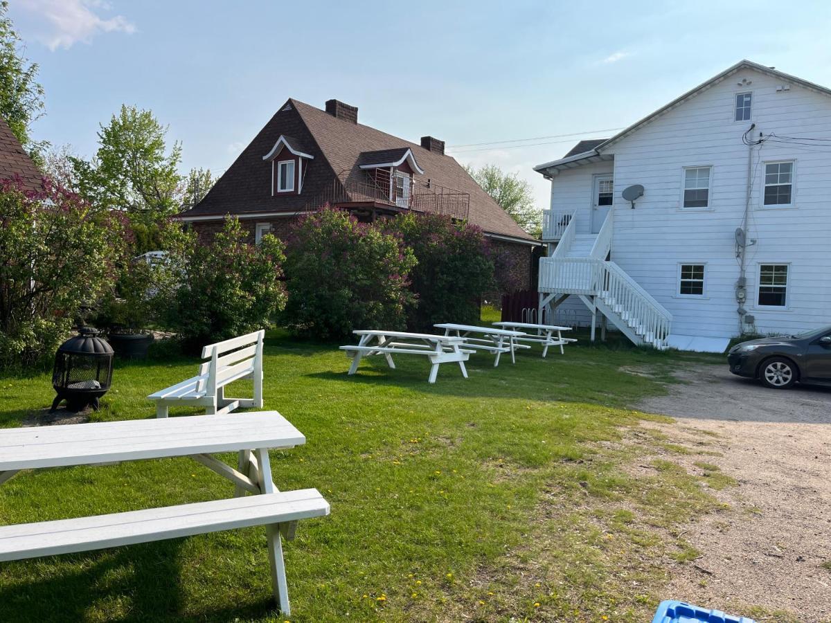Auberge Lac-Saint-Jean Roberval Exterior foto