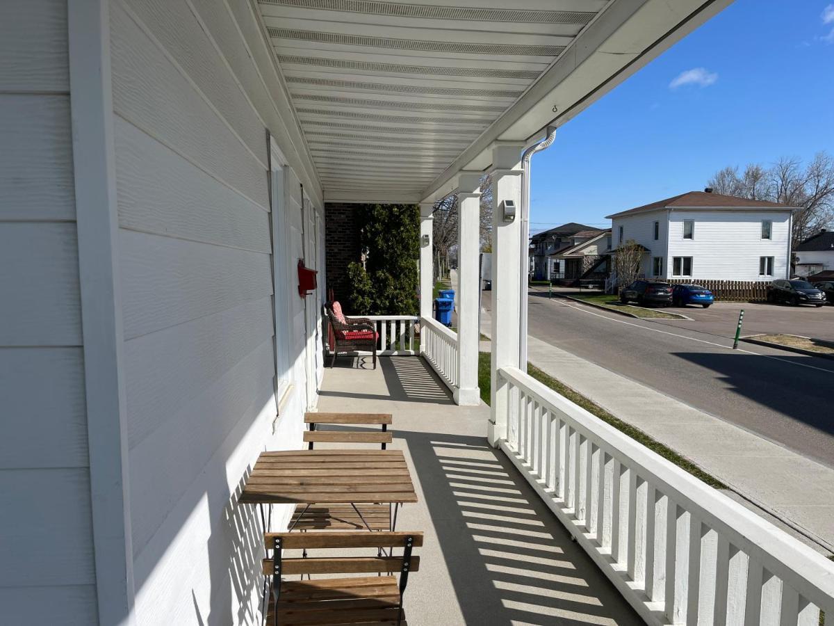 Auberge Lac-Saint-Jean Roberval Exterior foto